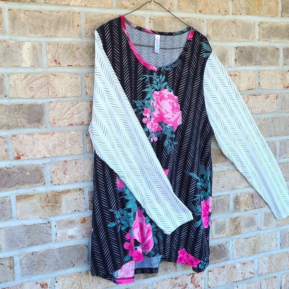 Lularoe Floral Lynnae - Picture 2 of 7